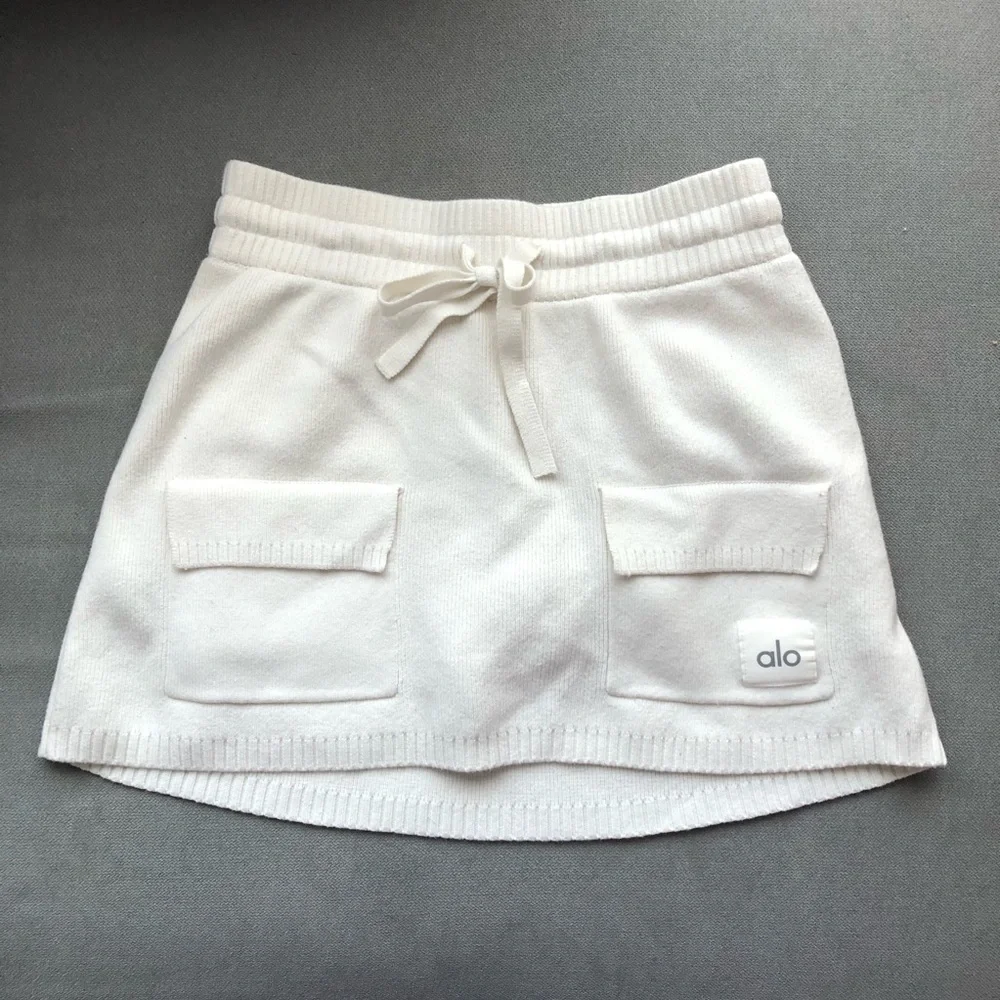 Alo Yoga Scholar Knit Cargo Skirt Ivory XS